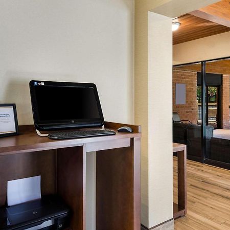 Comfort Inn Virginia Horse Center Lexington Exterior photo